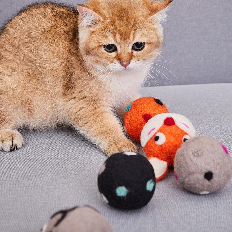 Colorful Interactive Felt Stretch Ball Cat Toy With Bell Sound -